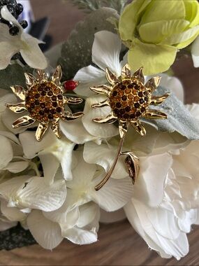 Gold Sunflower Crystal Brooch Pin - Women Jewelry